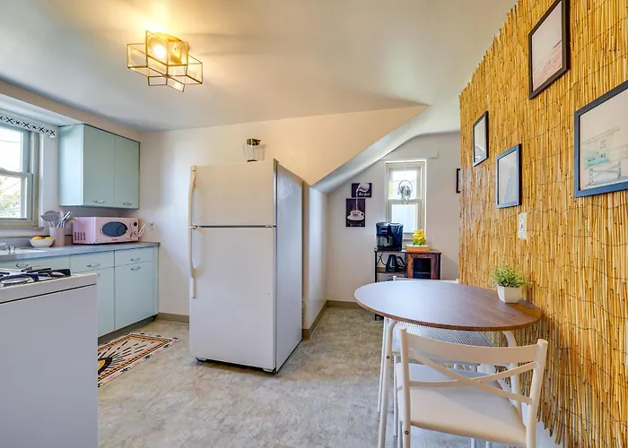 Cozy Vacation ~ 2 Mi To Downtown Apartment Pittsburgh