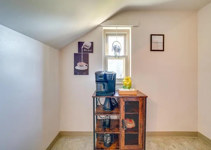 Cozy Vacation ~ 2 Mi To Downtown Apartment *