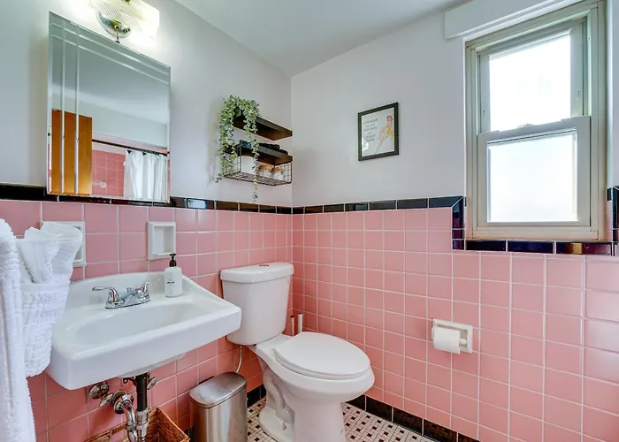 Cozy Vacation ~ 2 Mi To Downtown Apartment Pittsburgh
