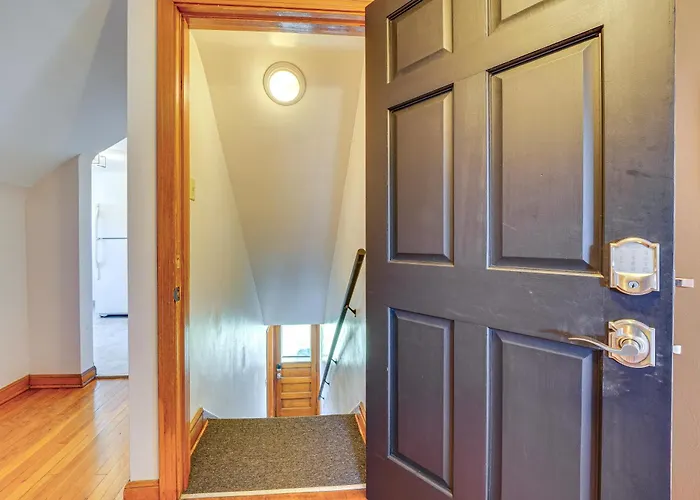 Cozy Vacation ~ 2 Mi To Downtown Apartment *